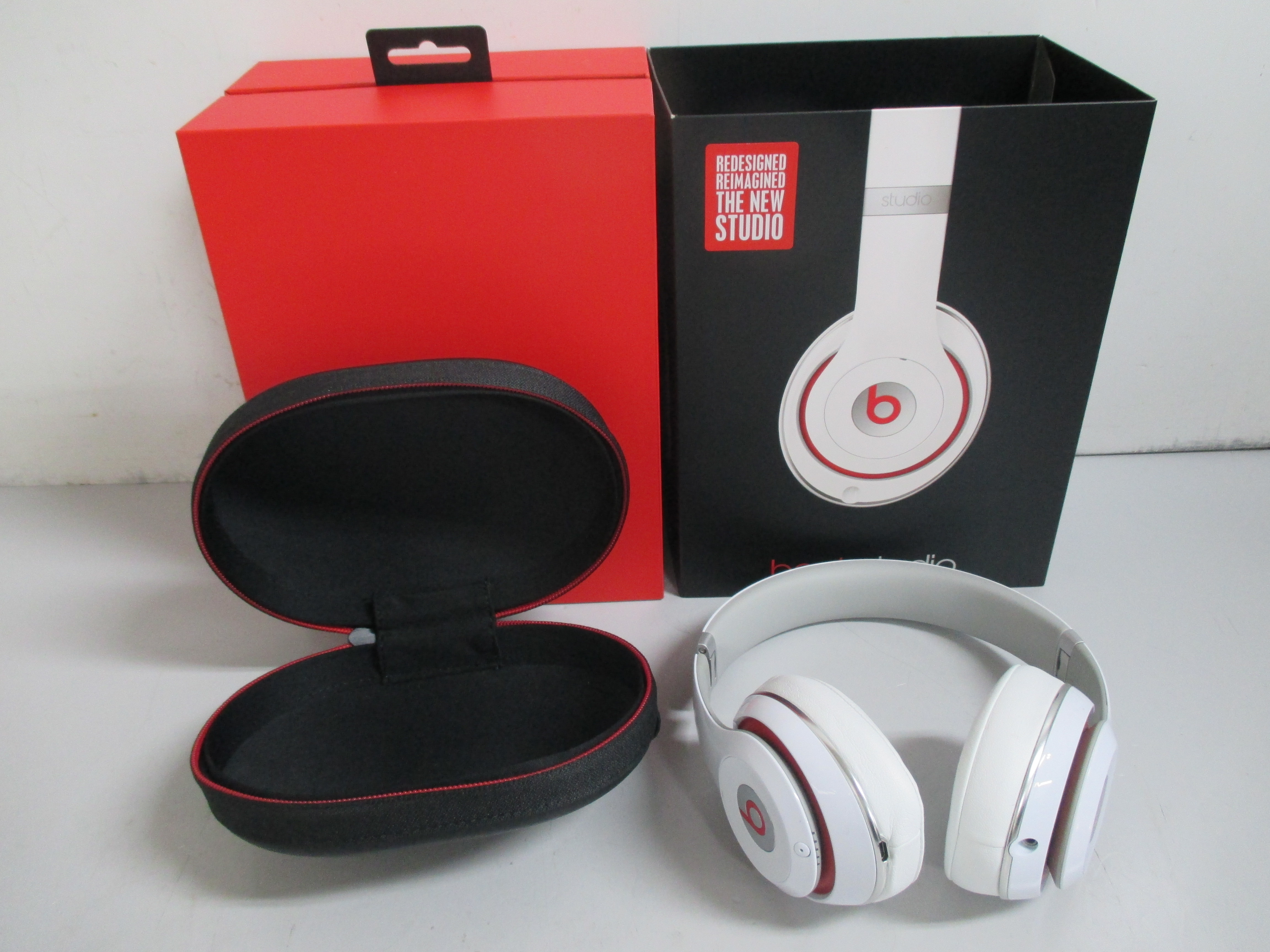 Beats by Dr.Dre Studio V2 密閉型ヘッドホン 買取させて頂きました